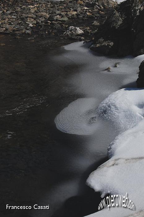 01 Acqua e ghiaccio al lago Gelt.jpg